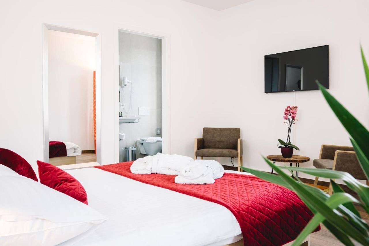 Hotel-Restaurant La Croix D'Or Ballaigues エクステリア 写真