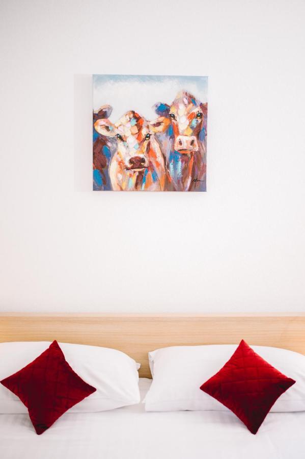 Hotel-Restaurant La Croix D'Or Ballaigues エクステリア 写真