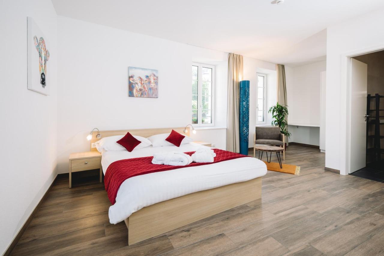 Hotel-Restaurant La Croix D'Or Ballaigues エクステリア 写真