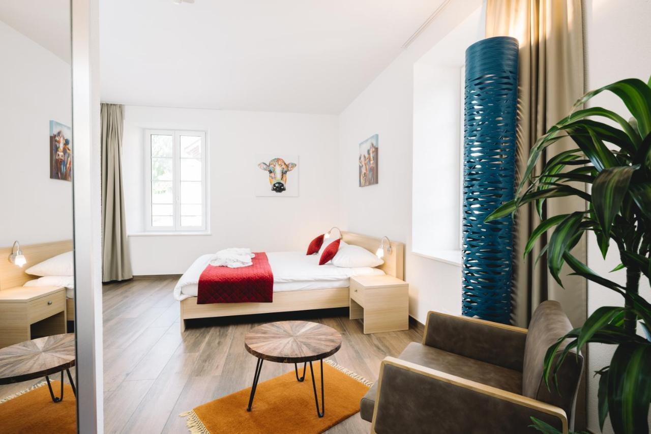 Hotel-Restaurant La Croix D'Or Ballaigues エクステリア 写真