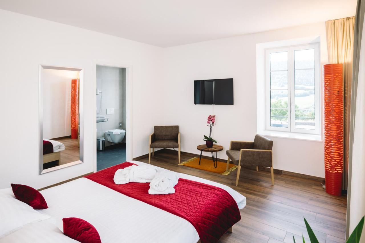 Hotel-Restaurant La Croix D'Or Ballaigues エクステリア 写真