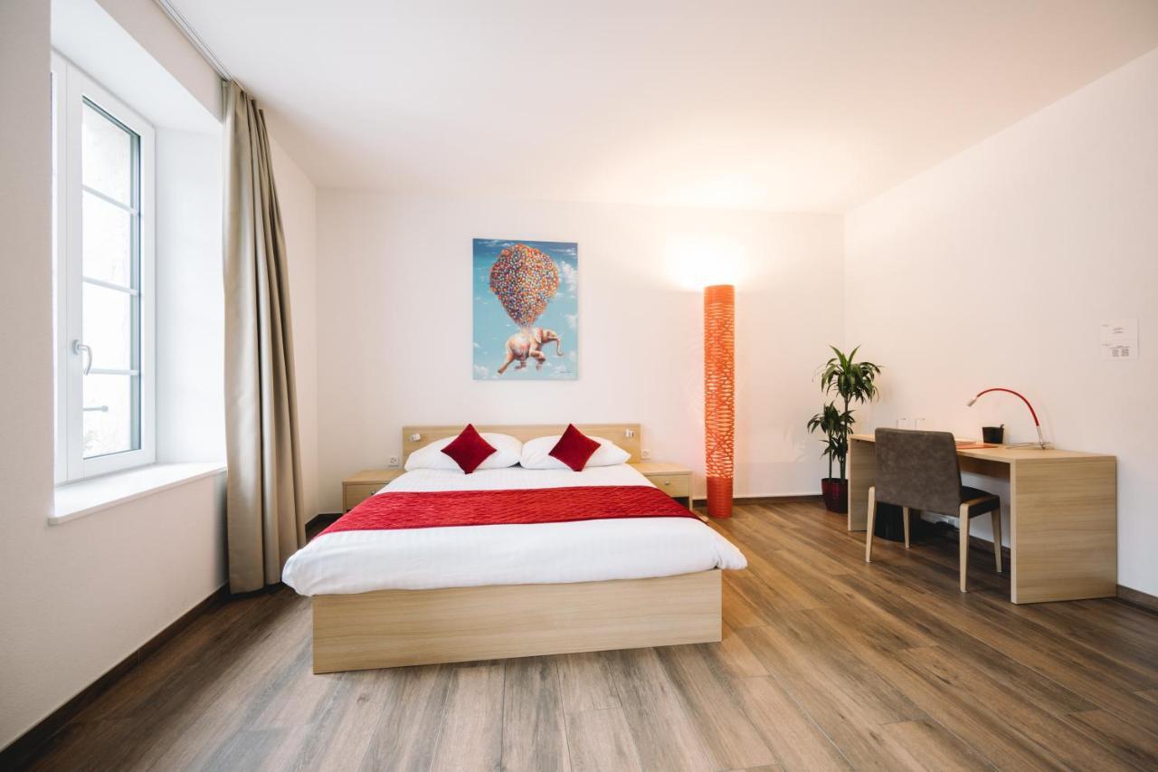 Hotel-Restaurant La Croix D'Or Ballaigues エクステリア 写真