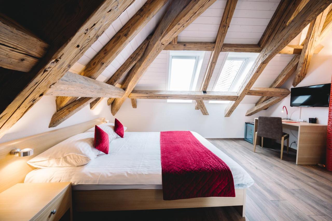 Hotel-Restaurant La Croix D'Or Ballaigues エクステリア 写真
